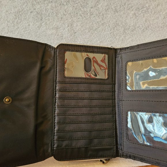 Sonoma NWT snap close RFID blocking light gray ultimate organizer wallet - Picture 3 of 5